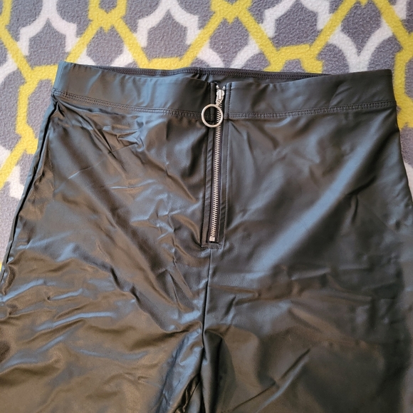 Faux leather pants - Picture 3 of 8